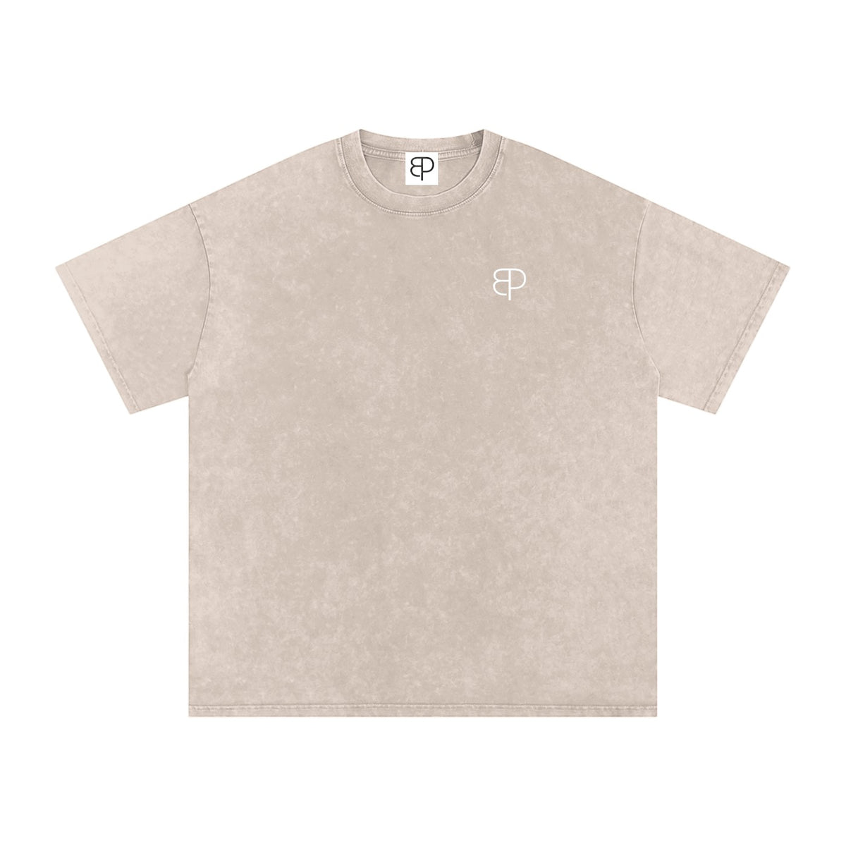 Model wearing a BREAKPOINT Sportswear apricot oversized snow-wash cotton t-shirt with blue jeans and white sneakers.